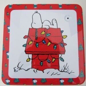 Peanuts Charlie Brown SNOOPY Christmas Music & Lights Collectible Cookie Tin